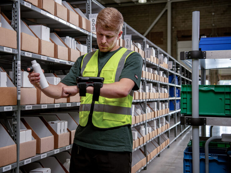 Warehouse employee looking to Pyxis Point to confirm his current pick